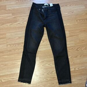 Abercrombie & Fitch. High rise super skinny ankle. Size 28/6.